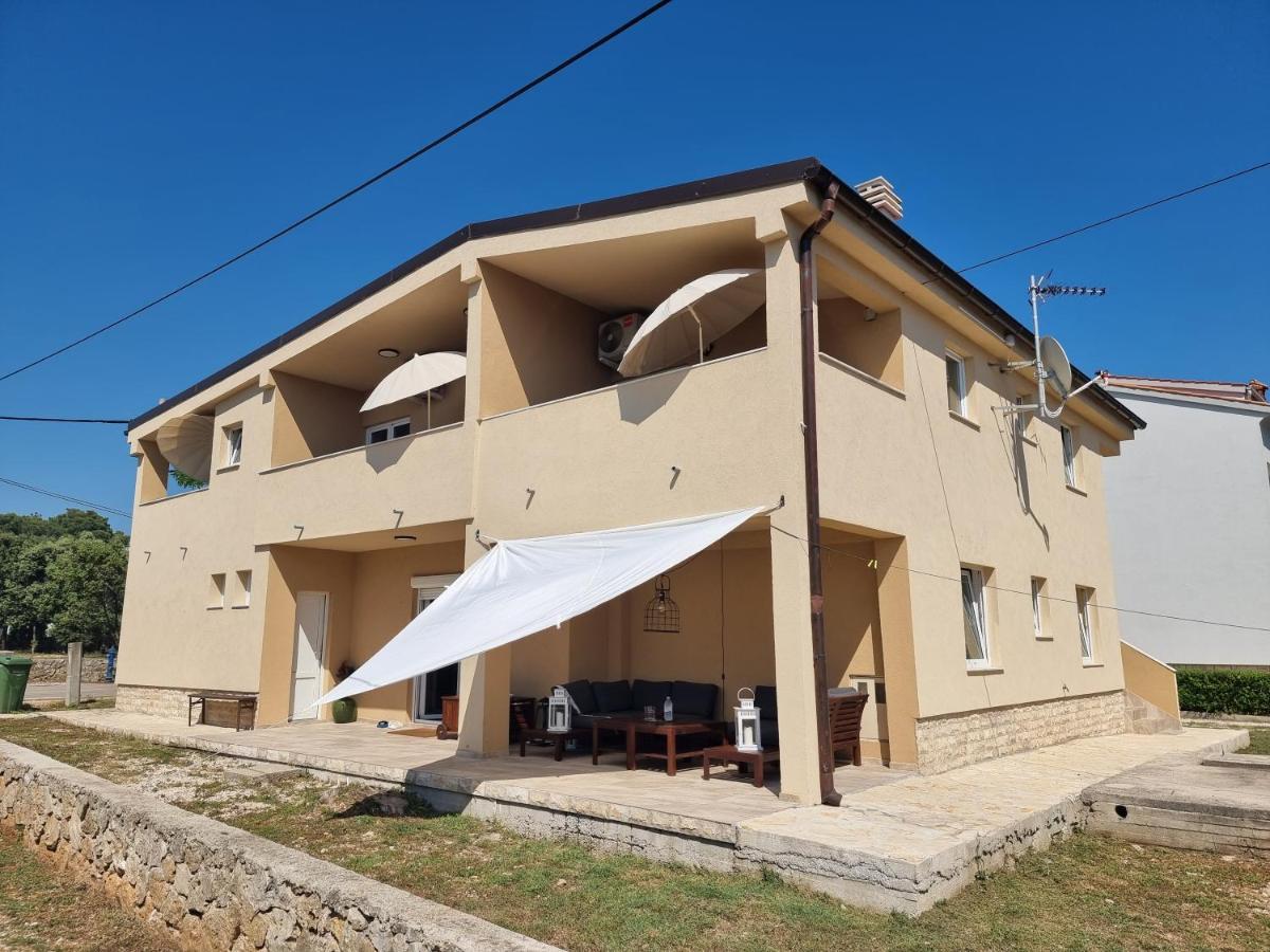 Apartment Novak Vir Exteriör bild